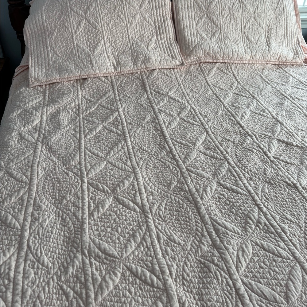 Pottery Barn Light Pink Queen Quilt With Matching Shams - Picture 4 of 10